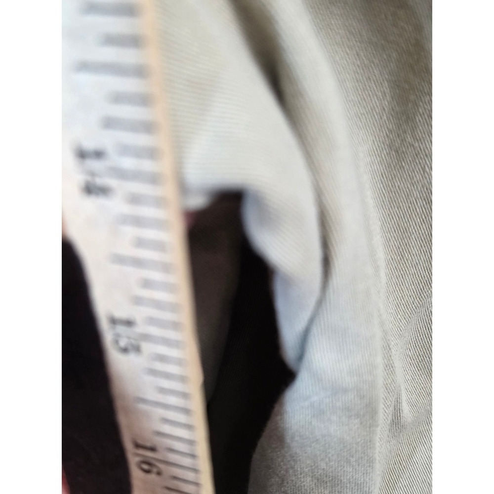 Buying St Johns Bay Cargo Shorts Mens 44 Tan Getting Free 44x30 Levi Dockers - Picture 6 of 9